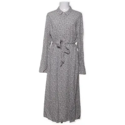 Långklänning (VIZUGI L/S FOLD UP MIDI DRESS/S/L) från VILA Viskos