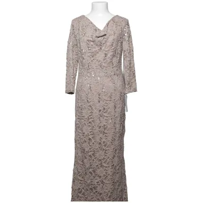 Aftonklänning (Beige) från Young Couture by Barbara Schwarzer