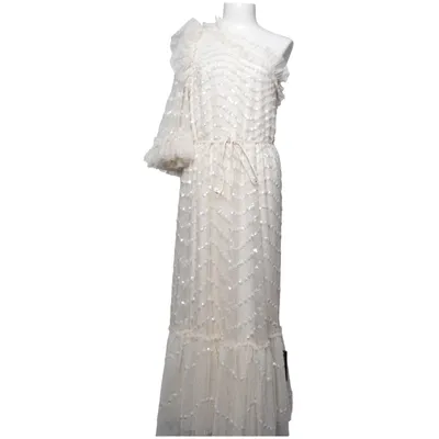 Brudekjole (SHIMMER WAVE GLOSS ONE-SHOULDER BALLERINA DRESS) fra Needle & Thread Genanvendt polyester
