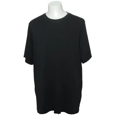 T-shirt (black t-shirt, basic black tee, plain t-shirt, minimalist shirt, oversized t-shirt, XXL t-shirt, men’s black tee, unisex t-shirt, casual everyday shirt, streetwear basic, essential wardrobe piece, clean aesthetic clothing, simple outfit staple, gym t-shirt, workout shirt, H&M Move t-shirt, sportswear tee, breathable fabric shirt, soft cotton tee, relaxed fit t-shirt, loose fit shirt, summer outfit basic, layering piece, underlayer shirt, neutral outfit, monochrome style, all black outfit, skater style clothing, urban fashion, minimal streetwear, timeless basic, comfortable wear, daily outfit essential) von H&M Move Polyester