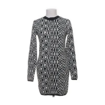 Klänning (Svart, Vit) från Collusion Akryl