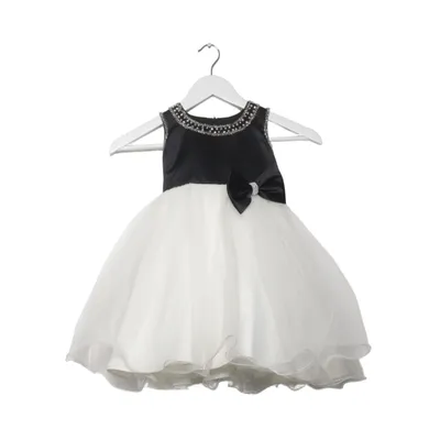 Brudnäbbsklänning (Svart, Vit) från Little P Polyester