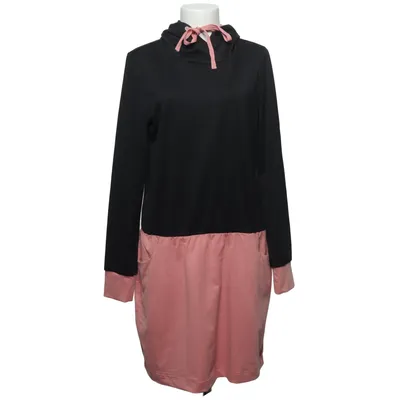 Robe à capuche (Noir, Rose) de Tendency
