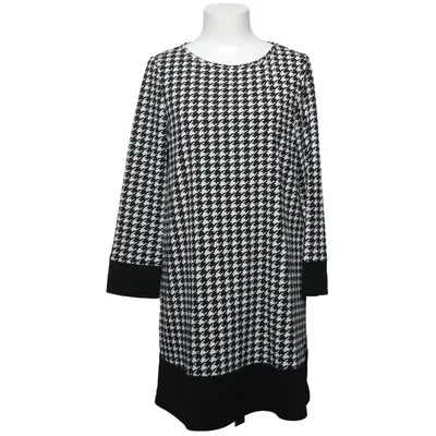 Robe (Noir, Blanc) de Emery Rose