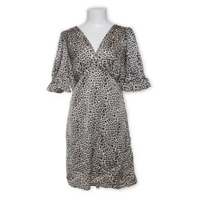 Jurk (Beige, Zwart) van Karo Kauer x NA-KD Polyester
