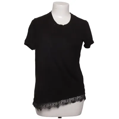T-shirt (Black) from Friday