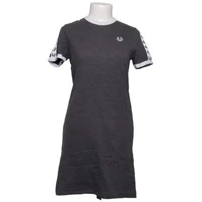 Klänning (Grå, Vit) från Fred Perry Sportswear