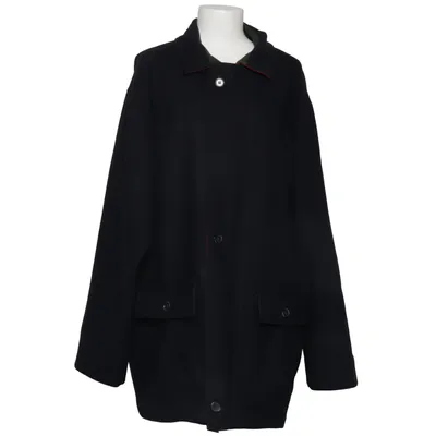 Kappa (Svart, Röd) från Henson & Henson Polyester, Ull
