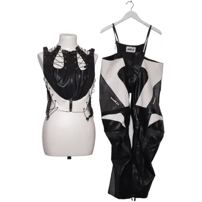 Set (Svart, Vit) från Namilia Polyester, Polyuretan