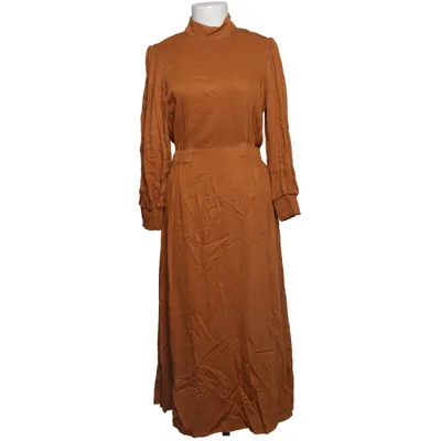 Kleid (Braun) von Minimum Viskose