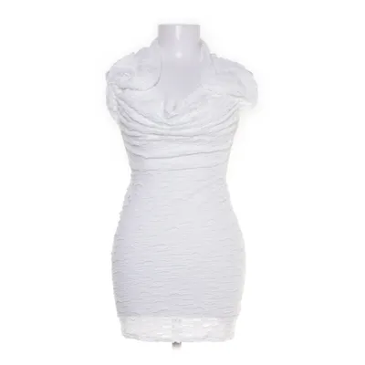 Halterneckklänning (Textured Halter Neck Cowl Neck Mini Dress) från PrettyLittleThing Elastan, Polyester