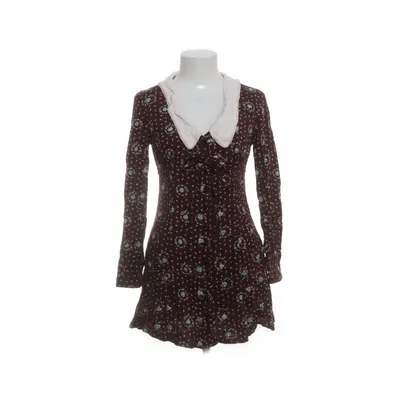 Klänning (Brun, Flerfärgad) från Urban Outfitters Viskos