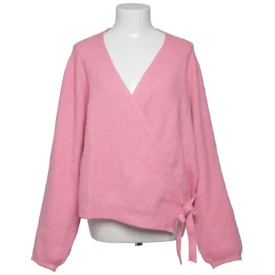 Slå om-cardigan (Pink) fra Pernilla Wahlgren Akryl, Elastan, Polyamid, Genanvendt polyester, Uld