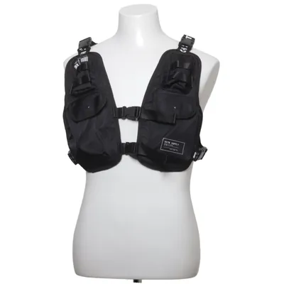 Väst (Svart) från HXTN Supply