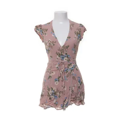Omlottklänning (Rosa) från Reformation Viskos