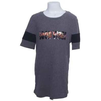 T-shirt (Gris, Noir) de Kylie