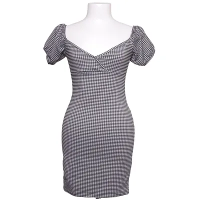 Klänning (Svart, Vit) från Boohoo Night Elastan, Polyester