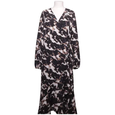 Omlottklänning (Svart, Vit, Beige, Blå) från Pernilla Wahlgren Design