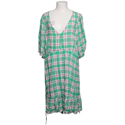 Kjole (Grøn, Hvid, Pink) fra New Look Curves Viscose