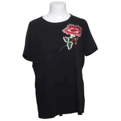T-shirt (Svart) från Manon Baptiste