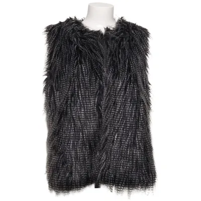 Väst (Svart, Grå, Vit) från Ava June Akryl, Polyester