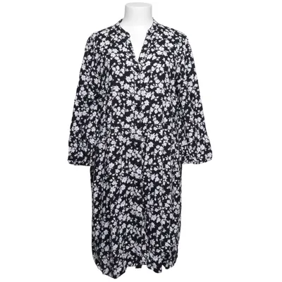 Klänning (Svart, Vit) från Pernilla Wahlgren Design Viskos