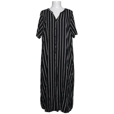 Robe longue (Noir, Blanc) de ONLY Carmakoma Viscose