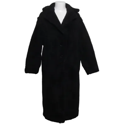 Wintermantel (Schwarz) von Cher.