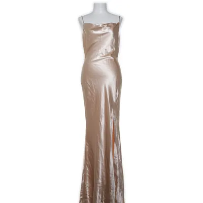 Aftonklänning (Beige) från True Decadence