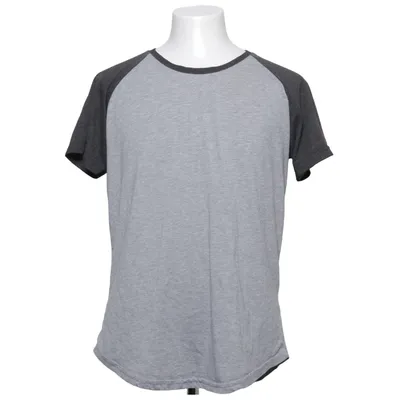 T-shirt (Grå, Svart) från Behype. Bomull