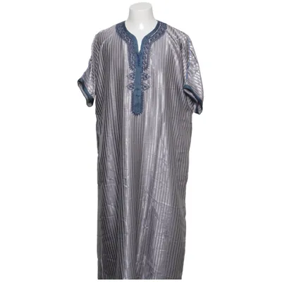 Vêtement traditionnel (Gris, Bleu) de Abu Saqar