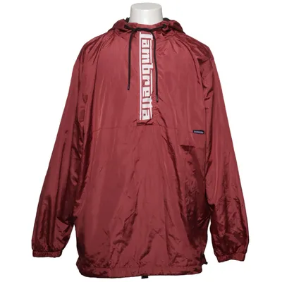Anorak (Lambretta, Lambretta clothing, Lambretta jacket, Lambretta anorak, Lambretta windbreaker, Lambretta outerwear, Lambretta menswear, Lambretta fashion, Lambretta scooter style, Lambretta scooter culture, Lambretta Mod style, Lambretta Mod fashion, British Mod fashion, British Mod style, 1960s Mod inspired, retro Mod style, Mod revival, scooter boy style, scooterhead fashion, vintage inspired jacket, retro inspired jacket, retro sportswear, retro streetwear, heritage streetwear, British streetwear, British fashion, British casualwear, classic British style, indie fashion, indie sleaze, Britpop aesthetic, Britpop fashion, 90s Britpop, Oasis inspired style, Liam Gallagher style, Liam Gallagher aesthetic, Manchester style, Madchester aesthetic, terrace fashion, football casuals, casuals culture, football terrace style, terracewear, blokecore, blokecore aesthetic, bloke fashion, retro football fashion, vintage football style, 90s sportswear, 90s streetwear, 90s aesthetic, Y2K fashion, Y2K streetwear, Y2K windbreaker, Y2K anorak, 2000s fashion, 2000s streetwear, gorpcore, gorpcore jacket, gorpcore aesthetic, outdoor streetwear, outdoor fashion, urban outdoor style, functional streetwear, utility fashion, utility jacket, lightweight jacket, lightweight anorak, lightweight windbreaker, pullover jacket, pullover anorak, overhead jacket, overhead windbreaker, hooded jacket, hooded anorak, hooded windbreaker, drawstring hood, adjustable hood, elastic cuff jacket, elasticated sleeves, loose fit jacket, relaxed fit anorak, oversized windbreaker, oversized anorak, oversized jacket, baggy streetwear, casual jacket, casual outerwear, everyday jacket, everyday outerwear, transitional jacket, spring jacket, autumn jacket, fall jacket, festival jacket, festival fashion, festival streetwear, concert outfit, indie concert outfit, outdoor festival clothing, travel jacket, city jacket, walking jacket, hiking inspired fashion, sporty jacket, sporty streetwear, sports casual jacket, athletic inspired fashion, track jacket aesthetic, retro athletic style, nylon look jacket, shiny fabric jacket, burgundy jacket, burgundy anorak, burgundy windbreaker, maroon jacket, maroon anorak, wine red jacket, dark red jacket, oxblood jacket, reddish brown jacket, deep red outerwear, vintage burgundy aesthetic, burgundy streetwear, statement jacket, logo jacket, graphic logo jacket, vertical logo, front logo jacket, branded anorak, branded windbreaker, retro logo fashion, minimalist streetwear, casual chic menswear, urban menswear, contemporary menswear, alternative menswear, alternative streetwear, grunge streetwear, skater aesthetic, skatewear, skate style jacket, street style, street fashion, urban fashion, unisex streetwear, unisex jacket, men's windbreaker, men's anorak, men's hooded jacket, men's casual jacket, men's outdoor jacket, men's plus size jacket, plus size outerwear, plus size streetwear, big and tall jacket, big and tall menswear, 3XL jacket, 3XL anorak, 3XL windbreaker, XXXL jacket, size 3XL, men's XXXL, men's 3XL, oversized 3XL jacket, TikTok streetwear, TikTok blokecore, TikTok gorpcore, TikTok Britpop aesthetic, TikTok indie fashion, Pinterest streetwear, Pinterest Mod fashion, Pinterest retro fashion, Pinterest menswear, Pinterest blokecore, Pinterest gorpcore, vintage inspired menswear, preloved streetwear, secondhand designer streetwear) van Lambretta Polyester