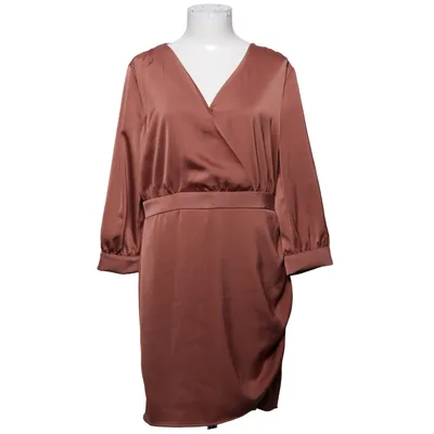 Omlottklänning (Brun) från Dynamite Elastan, Polyester