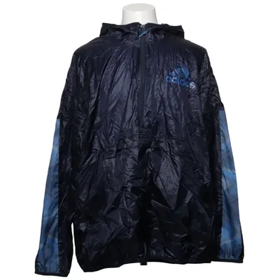 Træningsjakke (adidas running windbreaker, adidas lightweight shell, performance jacket, training windbreaker, gym jacket, outdoor running gear, fitness windbreaker, breathable active jacket, sports hoodie jacket, hooded windbreaker, half zip sports jacket, technical sportswear, athletic outerwear, running apparel, workout jacket, active lifestyle wear, sporty minimal look, sleek athletic design, black athletic jacket, blue accent jacket, reflective detail jacket, modern activewear, urban fitness style, street sport fashion, athleisure aesthetic, casual athletic outfit, everyday sports jacket, lightweight outer layer, windproof jacket, packable windbreaker, travel friendly jacket, layering jacket, fall running jacket, spring sportswear, cool weather gear, training essential, functional outerwear, simple sporty style, clean athletic look, minimal branding style, logo sportswear, comfortable fit, relaxed athletic fit, oversized sportswear trend, modern streetwear sports, performance fashion, activewear trend, tiktok fitness fashion, y2k sportswear, retro athletic style) fra Adidas Polyamid