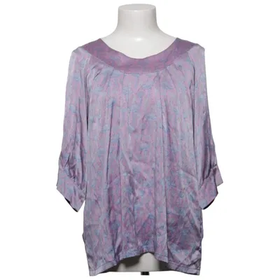 Blouse (Violet, Bleu, Rose) de Tone Barker Silk