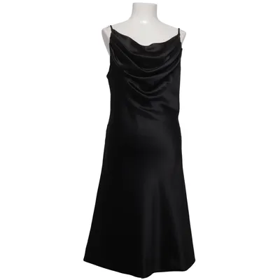 Robe (Noir) de Yves Calin
