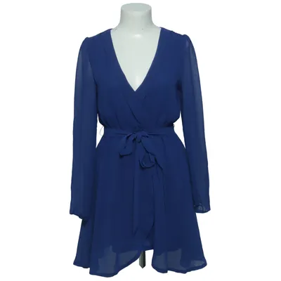 Robe portefeuille (Bleu) de Madam Rage Polyester