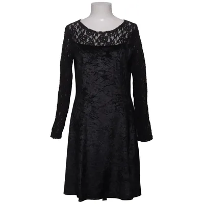 Dress (Black) from Savann