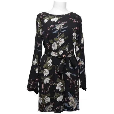 Klänning (NARVA-10) från Sisters Point Polyester