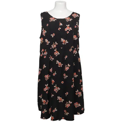 Klänning (Svart, Flerfärgad) från New Look Maternity Polyester