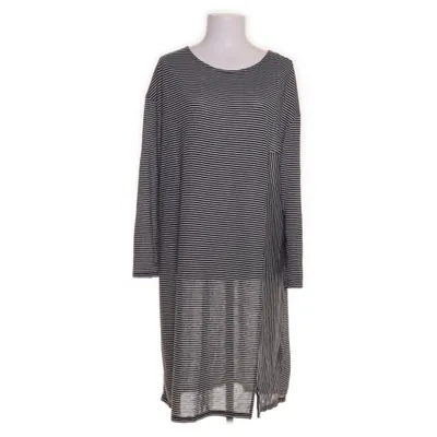 Robe (Noir, Blanc) de Zalando Essentials Curvy Polyester, Viscose