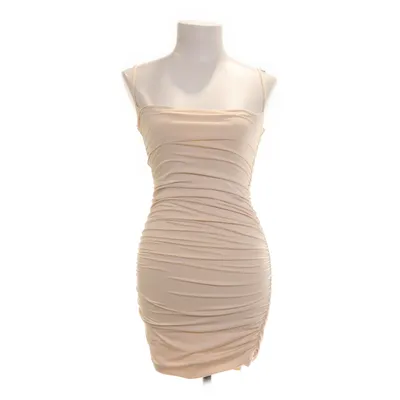 Robe (Beige) de Oh Polly