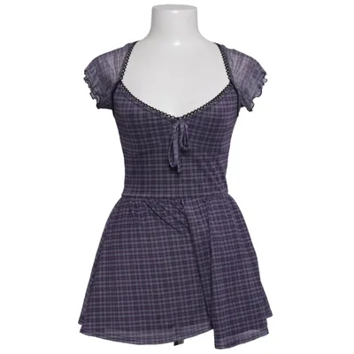 Kleid (Lila, Schwarz) von Urban Outfitters Elasthan, Polyester
