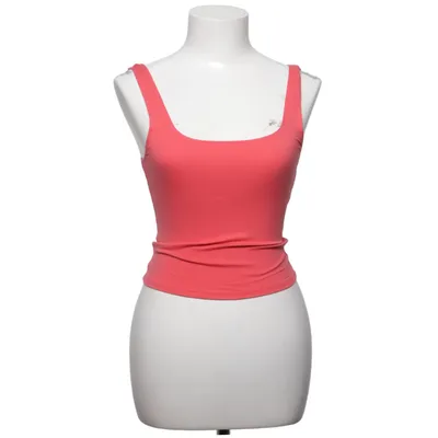 Sports tank top (Red) from Alo Yoga