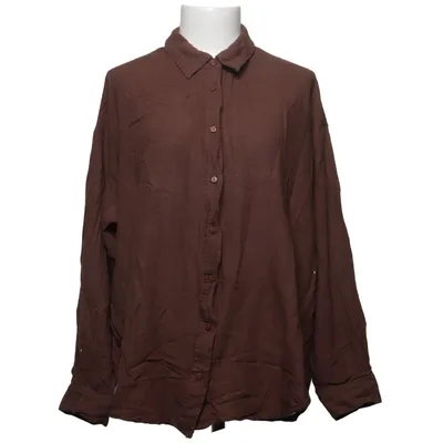 Chemise (Marron) de Stradivarius