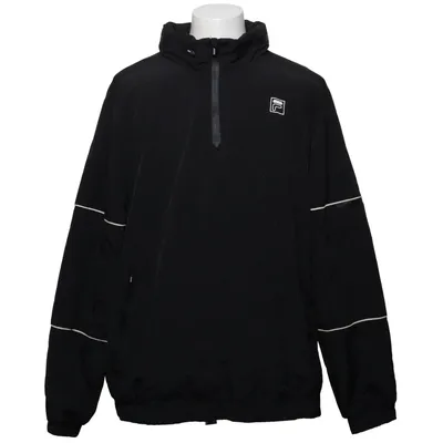 Anorak (Fila x Weekday, Fila, Weekday, Fila collaboration, Weekday collaboration, collab, limited collaboration, anorak, anorak jacket, pullover jacket, windbreaker, windbreaker jacket, sports jacket, track jacket, shell jacket, lightweight jacket, black jacket, black anorak, hooded jacket, hooded anorak, oversized jacket, oversized anorak, XL jacket, unisex jacket, mens jacket, womens jacket, streetwear, street style, urban style, urban fashion, sportswear, athletic wear, activewear, athleisure, retro sportswear, vintage inspired sportswear, heritage sportswear, tennis style, tenniscore, football casual, terrace style, gorpcore, outdoor style, outdoor fashion, hiking style, utility wear, utility fashion, technical wear, techwear, functional fashion, performance style, sporty, sporty aesthetic, minimalist, minimalist fashion, monochrome, monochrome outfit, all black, black aesthetic, dark aesthetic, clean style, Scandinavian style, Nordic style, Scandinavian streetwear, Copenhagen style, Stockholm style, European streetwear, casual, casualwear, everyday jacket, everyday wear, transitional jacket, spring jacket, autumn jacket, fall jacket, festival jacket, rain jacket style, wind resistant style, layering piece, outerwear, sports outerwear, streetwear outerwear, retro jacket, 90s jacket, 90s style, 1990s, Y2K, Y2K jacket, Y2K fashion, 2000s style, archive fashion, archive style, archival streetwear, vintage aesthetic, retro aesthetic, normcore, blokecore, blokette, indie sleaze, grunge, skater, skater style, skatewear, hip hop style, rave, rave fashion, techno, techno fashion, clubwear, festival fashion, gorpcore aesthetic, techwear aesthetic, streetwear aesthetic, sporty aesthetic, oversized aesthetic, baggy style, relaxed fit, casual fit, logo jacket, logo fashion, branded jacket, designer collaboration, fashion collaboration, collectible fashion, rare collaboration, statement jacket, trendy jacket, TikTok, TikTok fashion, TikTok trending, trending, viral, viral fashion, FashionTok, StreetwearTok, Gorpcore, Gorpcore TikTok, archive TikTok, Y2K TikTok, Gen Z fashion, Pinterest aesthetic, Instagram aesthetic, Tumblr aesthetic, Depop style, Vinted style, streetwear trend, vintage sports trend, retro sports trend, cool jacket, festival essential, streetwear essential, wardrobe essential, layering essential) från Fila x Weekday Polyamid, Polyester