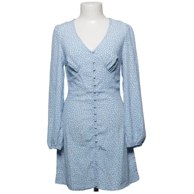 Kjole (Blå, Hvid) fra Nelly x Glamorous Polyester