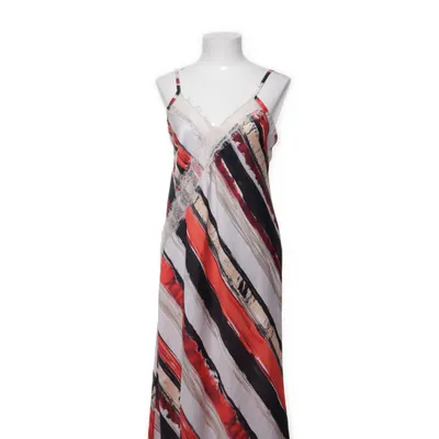 Klänning (Röd, Svart, Vit, Beige) från Normcore