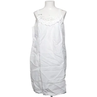 Robe (Blanc) de Carla F Lin