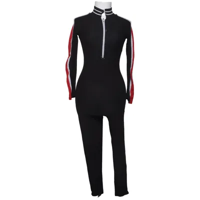 Byxdress (Svart, Röd) från Fashion Nova